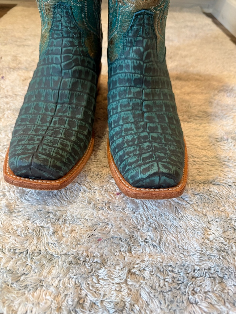 Practically New Ariat Leather Crocodile embossed Cowboy Boots Teal.Teal Size 10. - Picture 2 of 9